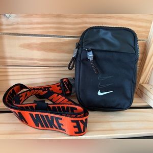 Nike Essential Sportswear NSW Crossbody Bag (Black/Orange)